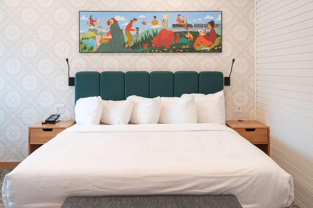 The Dorothy Motel Banff Room photo
